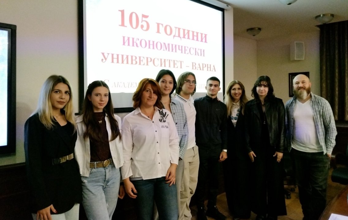 Ученици и студенти премериха аргументи, логика и ораторско майсторство в дебат на тема „Наст...