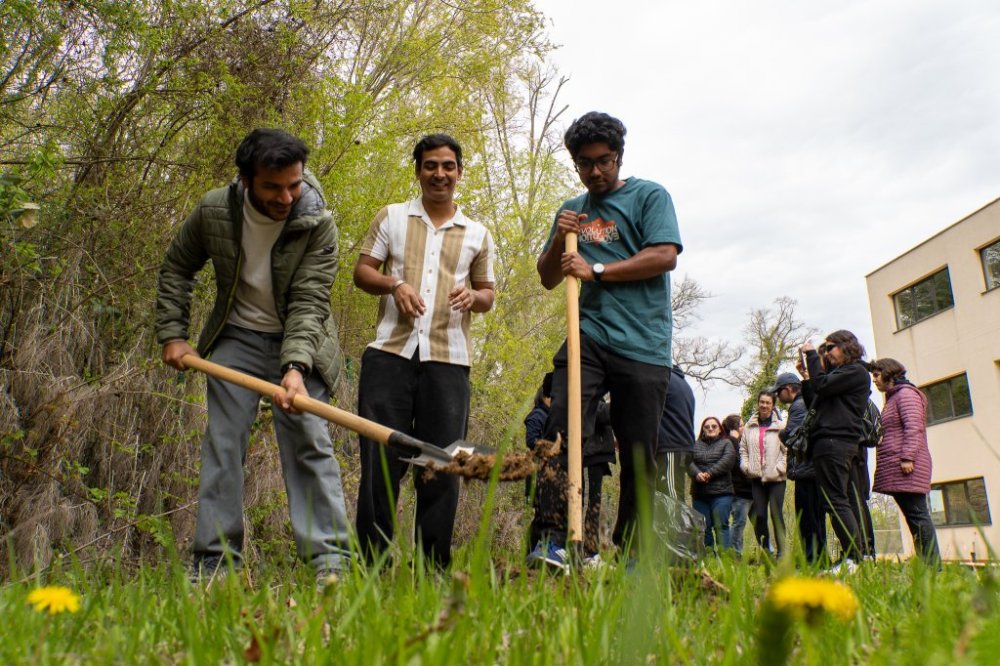 Exchange Students Celebrate Earth Day with Tree-Planting Initiative in Golden Sands