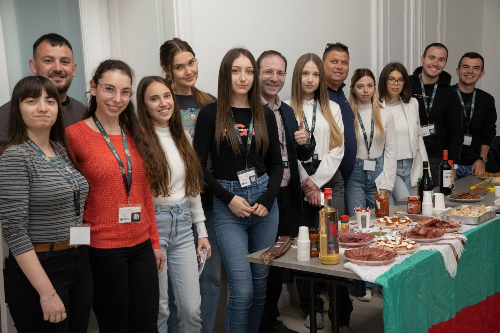 Студенти на ИУ – Варна представиха лидерски практики във второто издание на интензивната програма GoLiteToLead