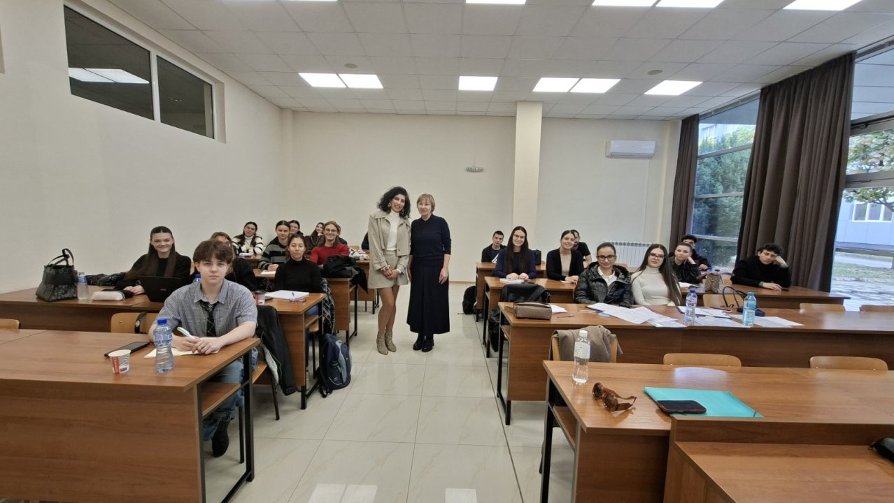 Среща на студентите от спец. „Финанси“ с адв. Силвия Зеленкова - Амуджиева