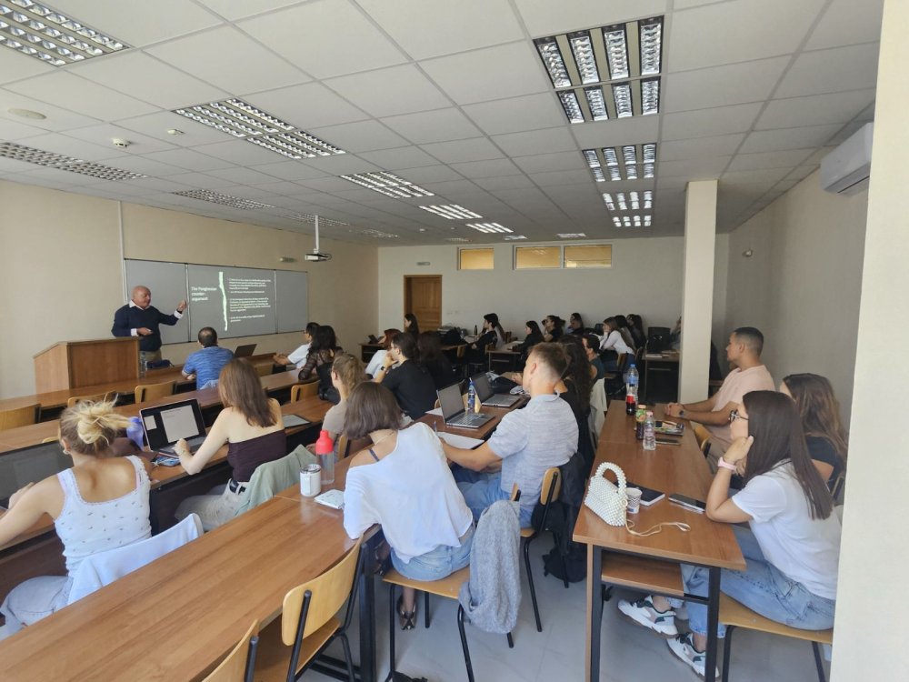 UE – Varna Hosts Lecture on European Leadership by Professor John O’Brennan
