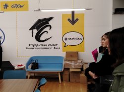 Десетокласници от ПГКМКС „Акад. Благовест Сендов” посетиха Икономически университет – Варна 4