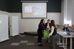Преглед на студентска научна дейност - секция "Обща икономическа теория" се проведе в ИУ – В... 4