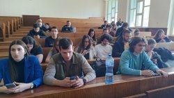В ИУ – Варна се проведе публична лекция на тема "From Basics to Breakthroughs: AI 101 and Re... 3