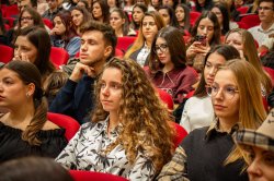 Традиционна среща на академичното ръководство на Икономически университет – Варна с отличниц... 16