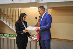 Двама студенти в ИУ – Варна получиха Годишни поименни награди на Община Варна за високи резултати в учебната дейност