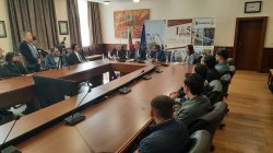 Посланикът на Индия в България Н. Пр. Арун Саху се срещна с академичното ръководство и студе... 16