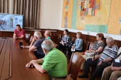 Строители-ветерани посетиха Икономически университет – Варна 50 години след дипломирането си
