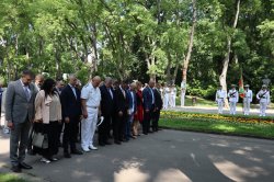 Студентският съвет при Икономически университет – Варна почете паметта на Ботев и загиналите за свободата и независимостта на България 