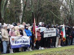 Представители на Студентския съвет в ИУ – Варна участваха в общоградското поклонение по случай 152 години от гибелта на Васил Левски

