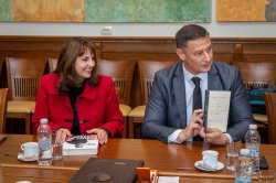 Икономически университет – Варна обедини науката, институциите и бизнеса в дискусия за право... 7