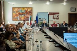 Икономически университет – Варна беше домакин на конференция „Ние и еврото: научни факти срещу митове“