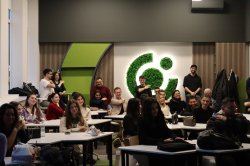 Тренингът „Бизнес модел“ с Галин Стефанов даде силен старт на предприемаческата общност в UEVA 2