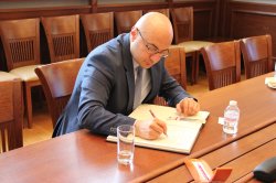 Посланикът на Азербайджан в България Н. Пр. Елмар Маммадов посети Икономически университет –... 2