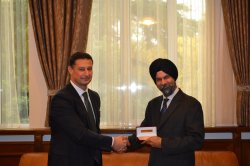 ИУ – Варна задълбочава партньорството си с UBS – Mumbai