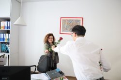 Дамите в Икономически университет – Варна получиха цветя за 8 март от академичното ръководст... 14