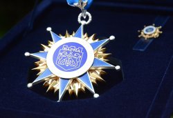 Ректорът на Икономически университет – Варна проф. д-р Евгени Станимиров получи званието „По... 1