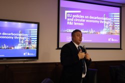 Публична гост-лекция за декарбонизацията на индустрията и кръговата икономика в ЕС от д-р Ев... 1