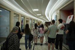Икономически университет – Варна посрещна кандидат-студенти в поредния присъствен Ден на отворени врати
