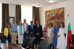 Меморандум за сътрудничество между Икономически университет – Варна, Асоциация за международно обществено развитие (АМОР) и Асоциация на младите учени