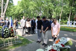 Студентският съвет при Икономически университет – Варна почете паметта на Ботев и загиналите за свободата и независимостта на България 