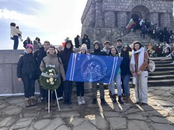 Студенти от Икономически университет – Варна се поклониха пред паметника Шипка на национални... 10
