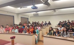 Призово място за студенти в Икономически университет – Варна от международен научен форум в Мумбай, Индия