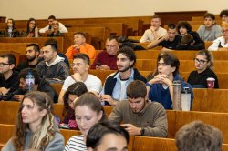 Сезон 5 на UEVA започна с вдъхновяваща среща с проф. д-р Евгени Станимиров: „Колко далеч си ... 12