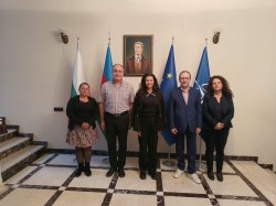 ИУ – Варна задълбочава сътрудничеството си с Бизнес университет Баку по време на посещение в... 5
