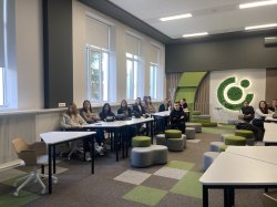 В ИУ – Варна се проведе отворена лекция с гост-лектор от практиката - Александър Драганов, м... 2