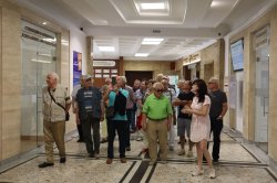 Строители-ветерани посетиха Икономически университет – Варна 50 години след дипломирането си