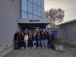Студенти от специалност "Стокознание и митническа дейност" при ИУ – Варна и преподаватели посетиха фирма "АССА АБЛОЙ Опънинг Солюшънс България"