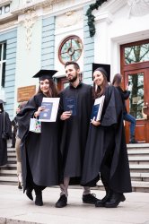 Тържествено се дипломираха абсолвентите в Икономически университет – Варна