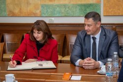 Икономически университет – Варна обедини науката, институциите и бизнеса в дискусия за право... 8