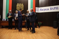 Колективна награда „Варна“ за наука и висше образование получи екипът на катедра „Информатика“ в Икономически университет – Варна 
