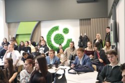 Преглед на студентска научна дейност - секция "Обща икономическа теория" се проведе в ИУ – В... 2