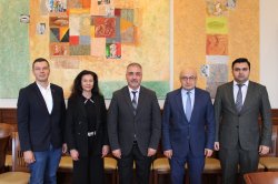 Посланикът на Азербайджан в България Н. Пр. Елмар Маммадов посети Икономически университет –... 4