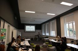 В ИУ – Варна се проведе отворена лекция с гост-лектор от практиката - Александър Драганов, м... 7