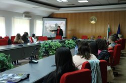 Отворена лекция с г-н Хесус Новоа Монтесино се състоя в ИУ – Варна