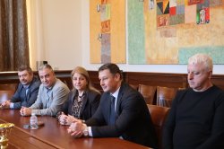Студенти от Колежа по туризъм получиха грамоти и отличия за изключително представяне на благ... 4