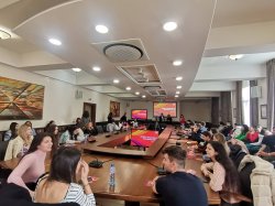 В ИУ – Варна се проведе публична лекция на тема "Финансов анализ" с гост лектор г-н Тюркер Куртев от Coca-Cola Europacific Partners