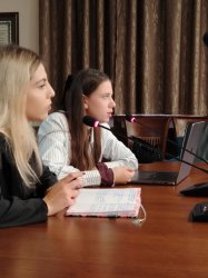 Ученици и студенти премериха аргументи, логика и ораторско майсторство в дебат на тема „Наст... 4