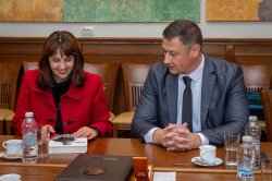 Икономически университет – Варна обедини науката, институциите и бизнеса в дискусия за право... 6