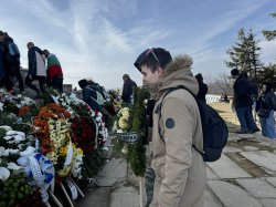 Студенти от Икономически университет – Варна се поклониха пред паметника Шипка на национални... 6