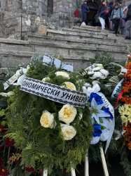 Студенти от Икономически университет – Варна се поклониха пред паметника Шипка на национални... 8